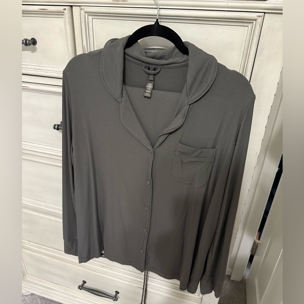 Skims gunmetal Grey soft lounge pajama set size medium worn once